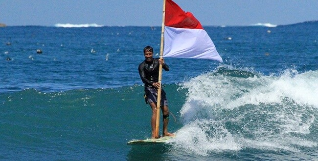 バリ島各地でインドネシアの独立記念日を祝福 受け継がれる都市伝説 笑うバリ島